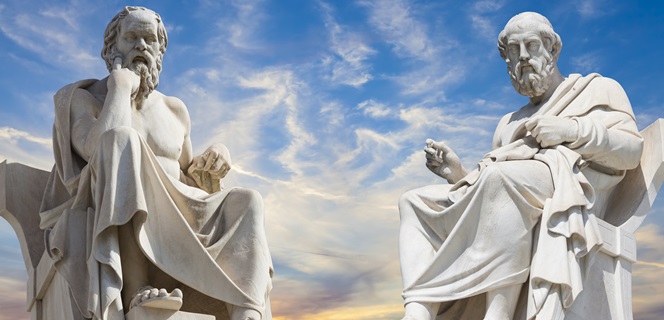 פסלים של פלאטו וסוקרטס