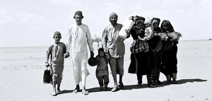 משפחה תימנית בדרכה למחנה המעבר של הג'וינט ליד עדן1949