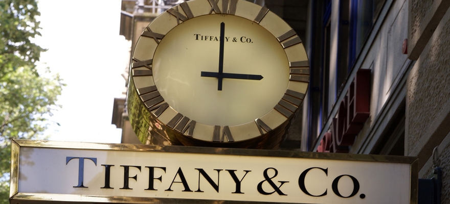 שלט הכניסה והשעון המפורסמים לחנות טיפאני